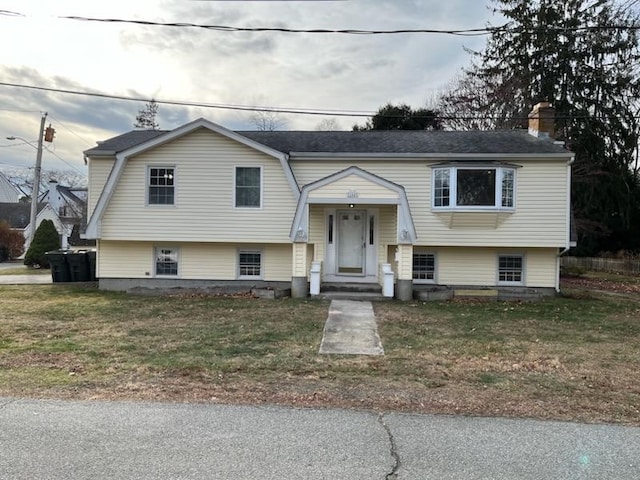 bi-level home featuring a front yard