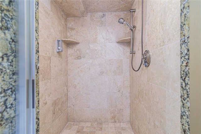 bathroom featuring tiled shower