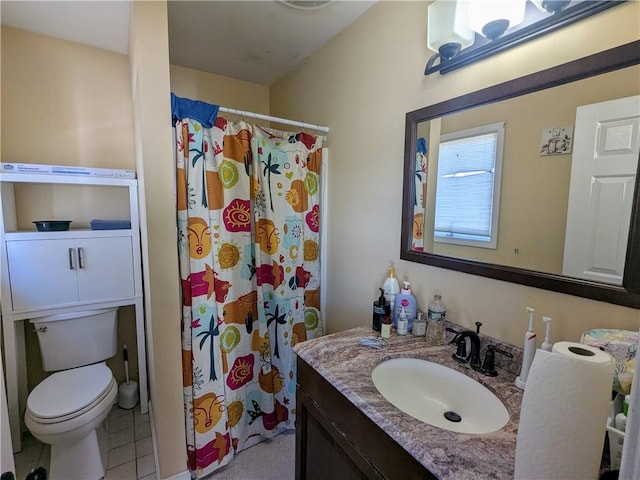 bathroom with a shower with curtain, vanity, and toilet