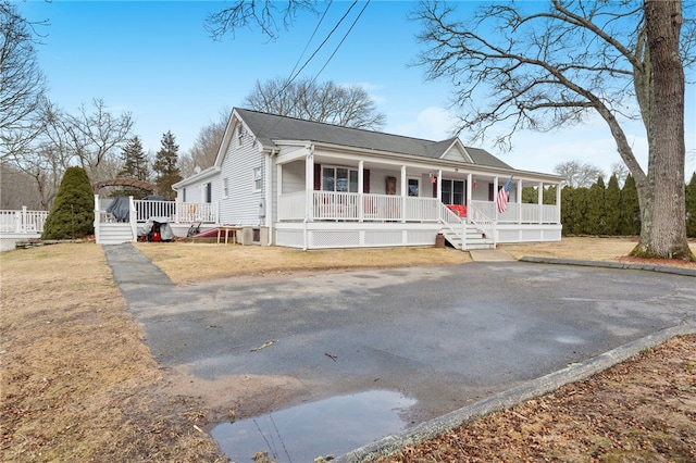 view of front of house with covered porch