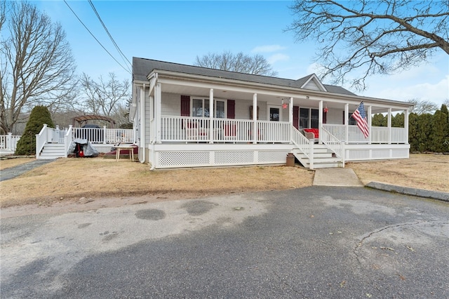 view of front of house with a porch and a front yard