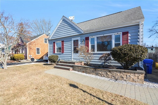 view of front facade with a front yard