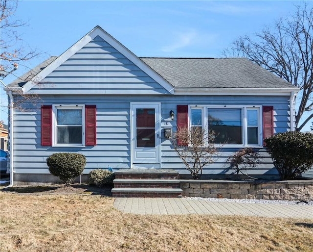 view of front of home with a front lawn