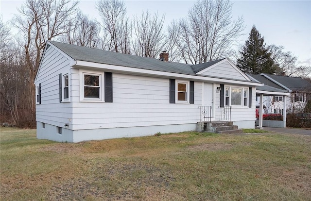 view of front of property with a front yard