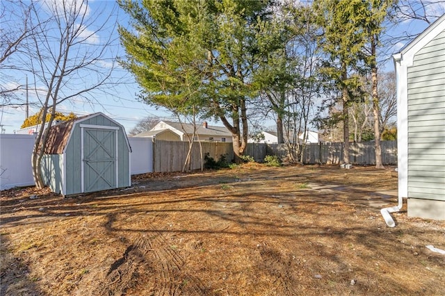 view of yard featuring a storage shed