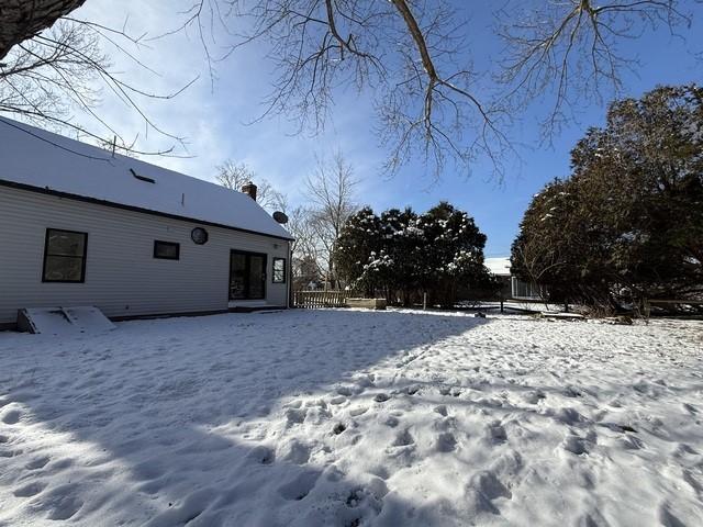 view of yard layered in snow