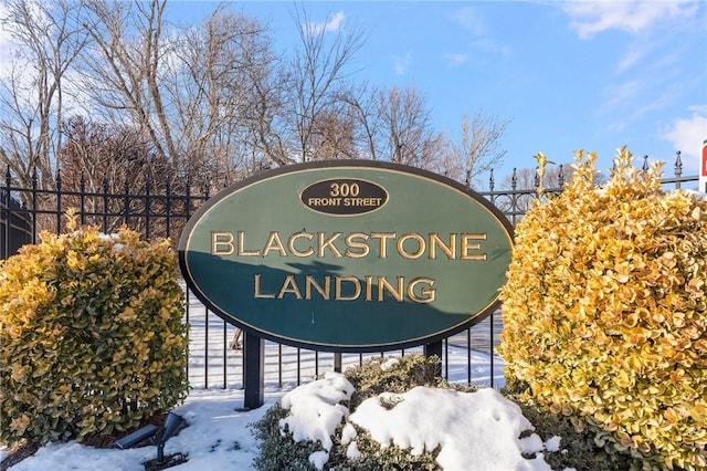 view of community / neighborhood sign