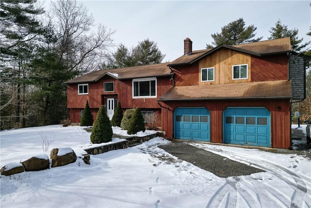 view of front facade with a garage