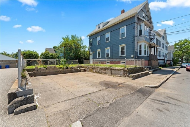 Listing photo 3 for 57 School St, East Providence RI 02914