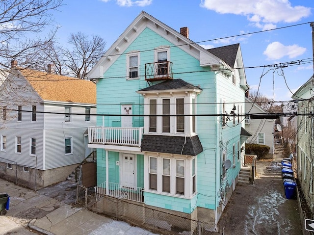 view of front of home featuring a balcony