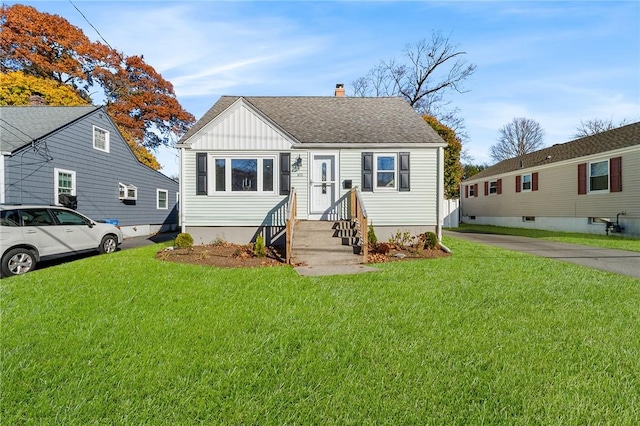 view of front of home featuring a front yard