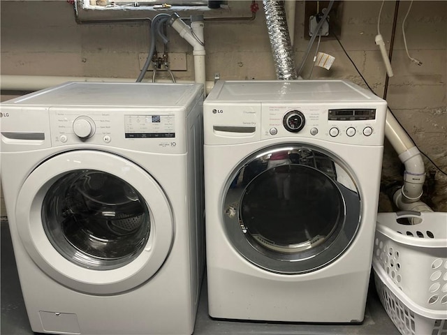 840 S Main St, Burrillville, RI 02859 - washroom featuring washing machine and clothes dryer