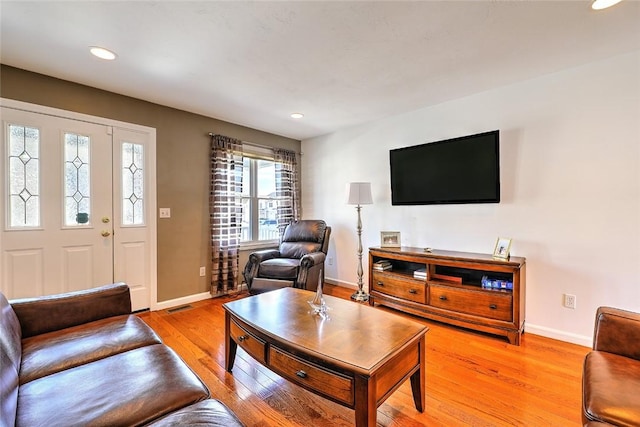 living area with light wood-style floors, baseboards, visible vents, and recessed lighting