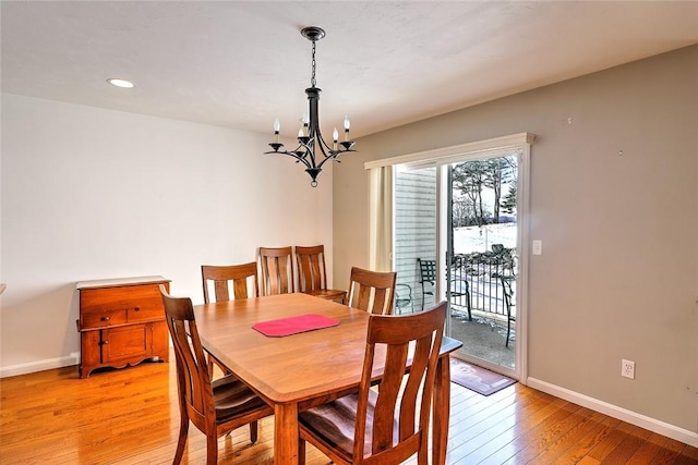 dining area featuring recessed lighting, a notable chandelier, light wood-style flooring, and baseboards