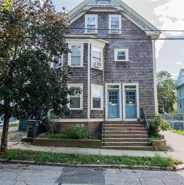 view of front of house featuring entry steps