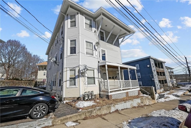 view of front of house featuring a porch