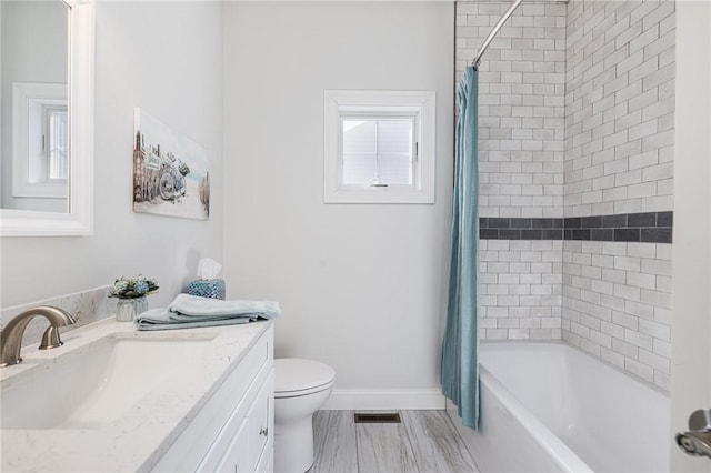 full bathroom with baseboards, visible vents, toilet, shower / bath combination with curtain, and vanity