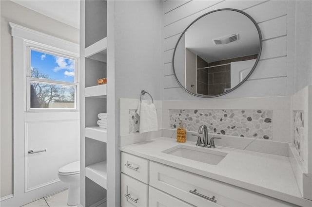 full bathroom featuring decorative backsplash, visible vents, vanity, and toilet