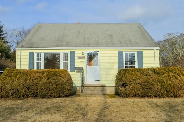 view of front of property with a front lawn