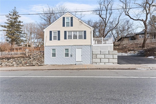 view of front of property