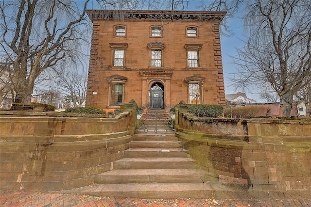 view of italianate house