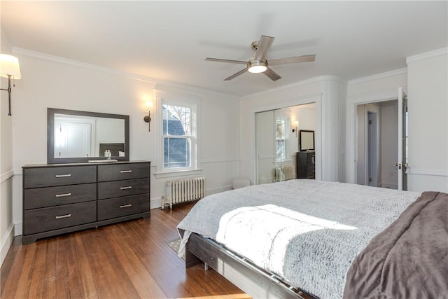 bedroom with dark wood-style floors, radiator heating unit, ornamental molding, and ceiling fan