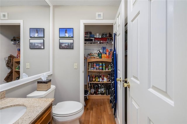 pantry featuring visible vents and a sink