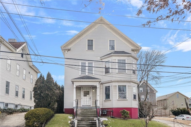 view of front of house featuring a front yard