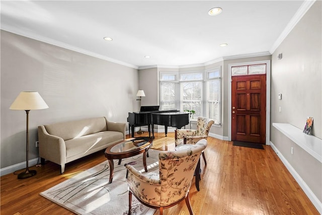 living room with ornamental molding, light wood finished floors, recessed lighting, and baseboards