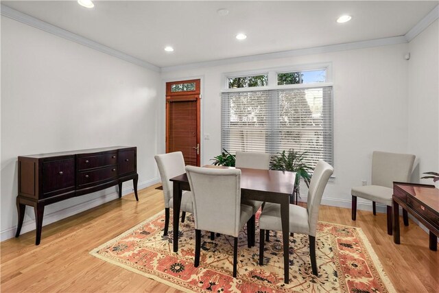 dining space with baseboards, recessed lighting, light wood-style flooring, and crown molding