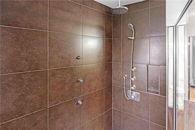 interior details with a tile shower