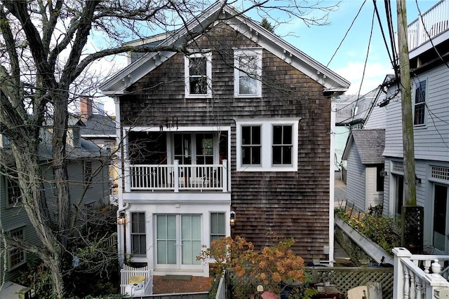 view of front of house with a balcony