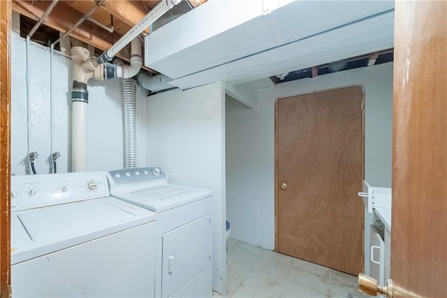 washroom with laundry area and washer and clothes dryer