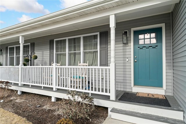 property entrance featuring a porch