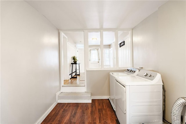 clothes washing area with dark wood-style floors, laundry area, independent washer and dryer, and baseboards