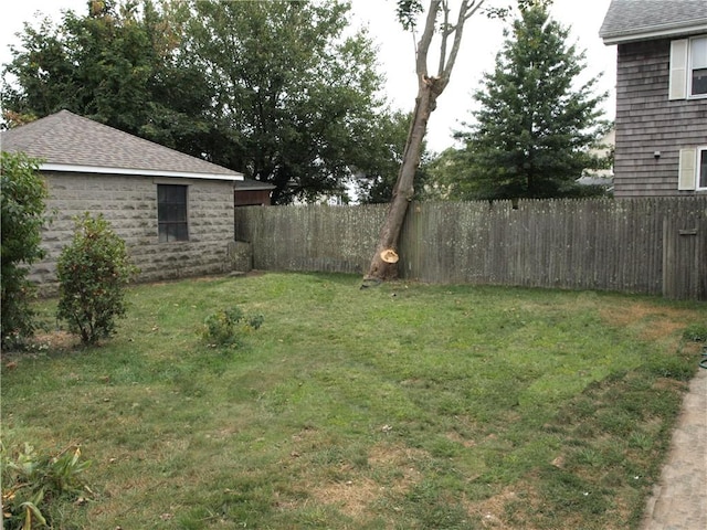 view of yard featuring fence