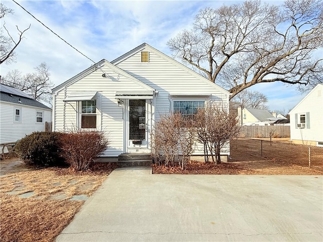 bungalow-style house featuring fence