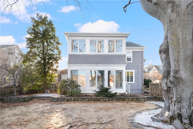 view of front of property with entry steps and fence