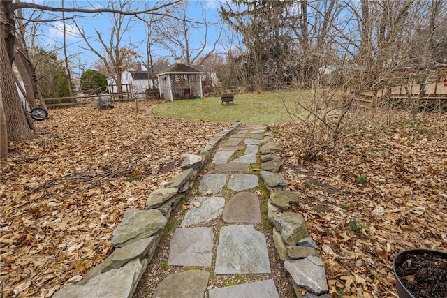 view of yard with an outbuilding and fence