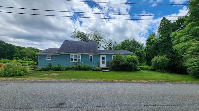 view of front of house with a front yard