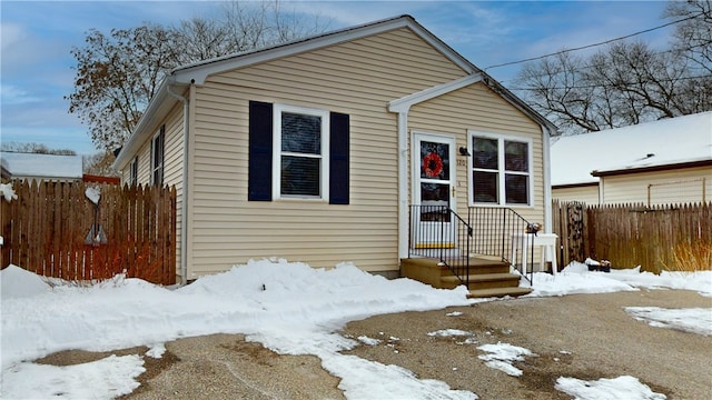 bungalow-style home featuring fence