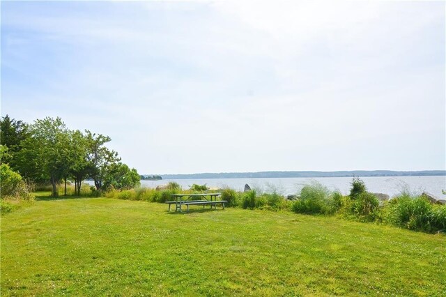 view of yard featuring a water view