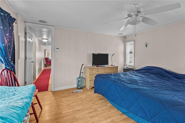 bedroom with ceiling fan, visible vents, and light wood-style flooring