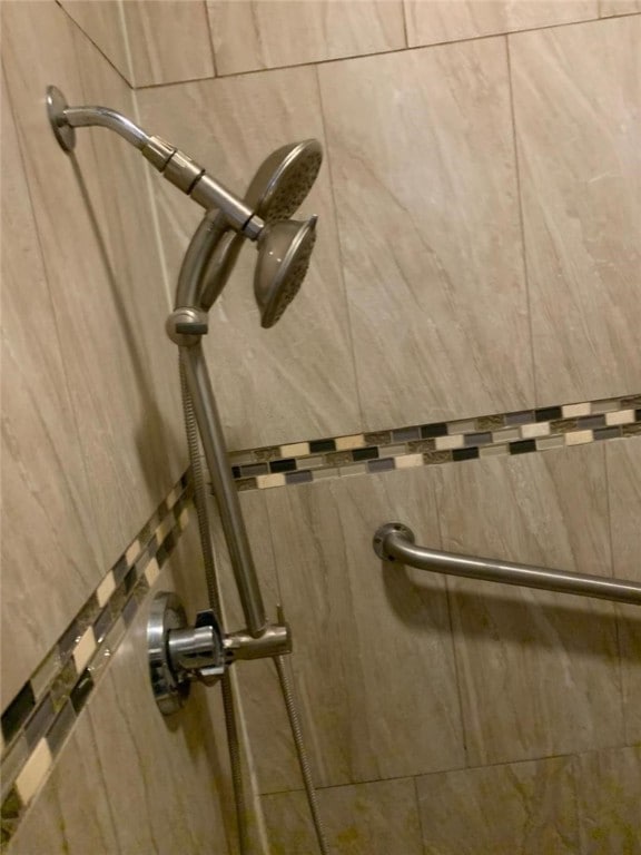 interior details with a tile shower