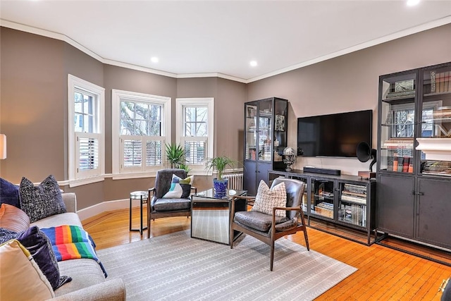 living room featuring recessed lighting, crown molding, baseboards, and wood finished floors