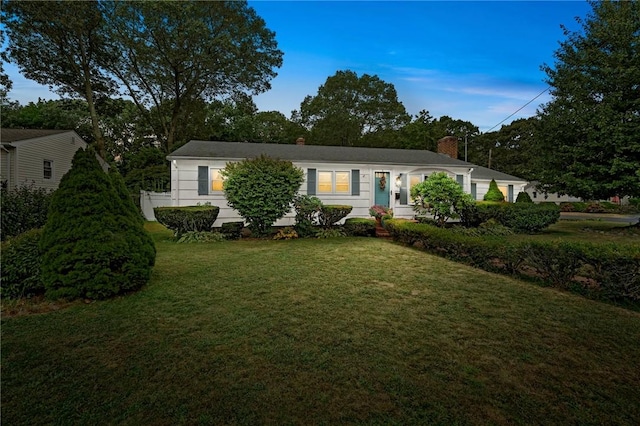 view of front facade with a front lawn