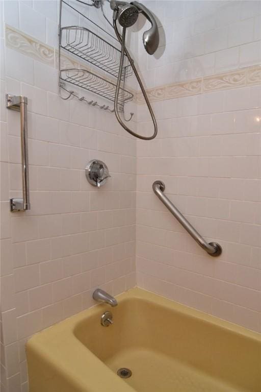 full bathroom featuring shower / bath combination