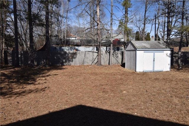 view of yard featuring an outbuilding and a storage unit