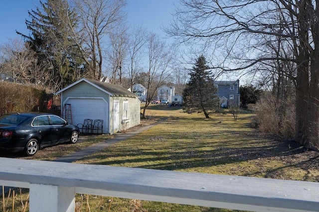 view of yard with a detached garage and an outdoor structure