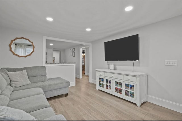 living room featuring recessed lighting, light wood-style flooring, and baseboards